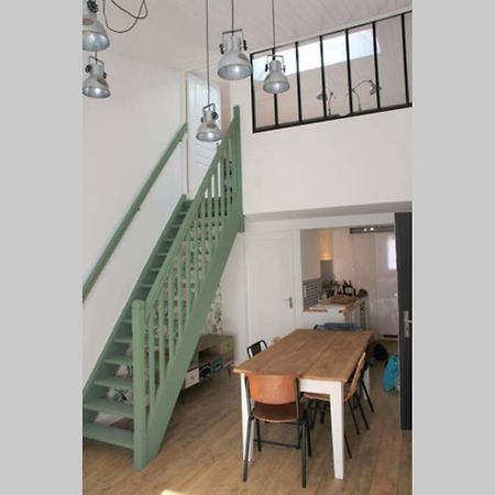 Superbe Duplex De 70M2 Avec 2 Chambres En Hyper Centre Au Calme Sur Cour Classe 3 Etoiles Avec Parking En Option La Rochelle  Exteriör bild
