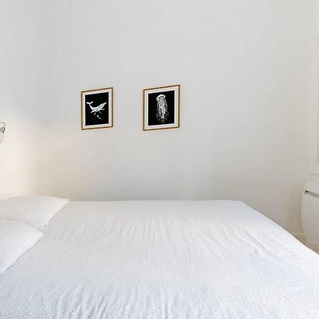 Superbe Duplex De 70M2 Avec 2 Chambres En Hyper Centre Au Calme Sur Cour Classe 3 Etoiles Avec Parking En Option La Rochelle  Exteriör bild