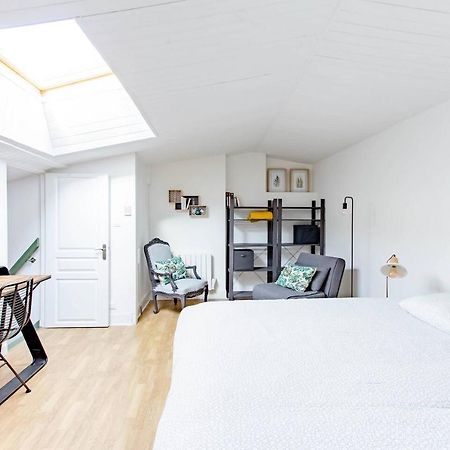 Superbe Duplex De 70M2 Avec 2 Chambres En Hyper Centre Au Calme Sur Cour Classe 3 Etoiles Avec Parking En Option La Rochelle  Exteriör bild