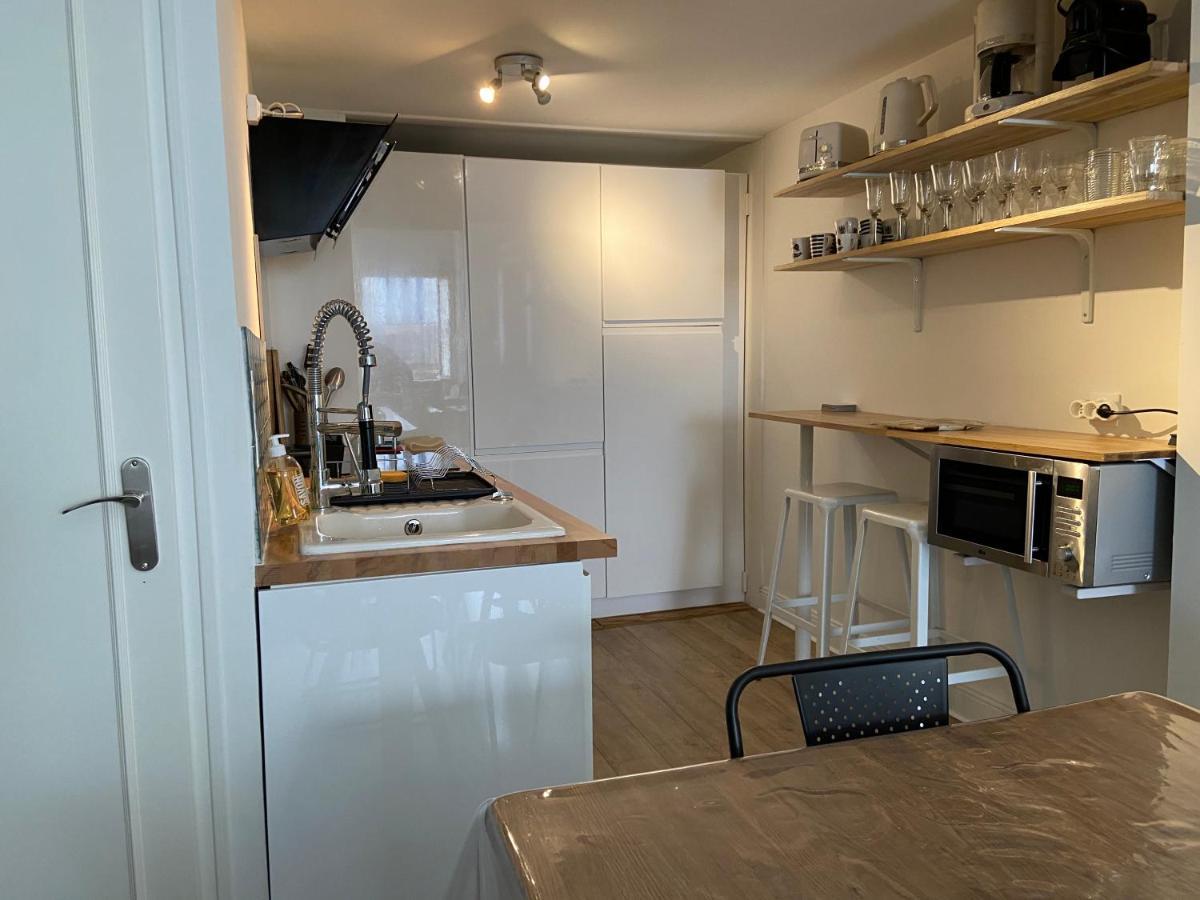 Superbe Duplex De 70M2 Avec 2 Chambres En Hyper Centre Au Calme Sur Cour Classe 3 Etoiles Avec Parking En Option La Rochelle  Exteriör bild