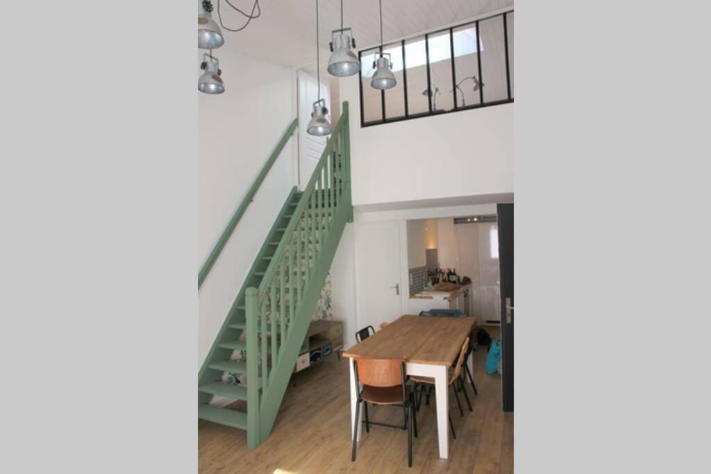 Superbe Duplex De 70M2 Avec 2 Chambres En Hyper Centre Au Calme Sur Cour Classe 3 Etoiles Avec Parking En Option La Rochelle  Exteriör bild