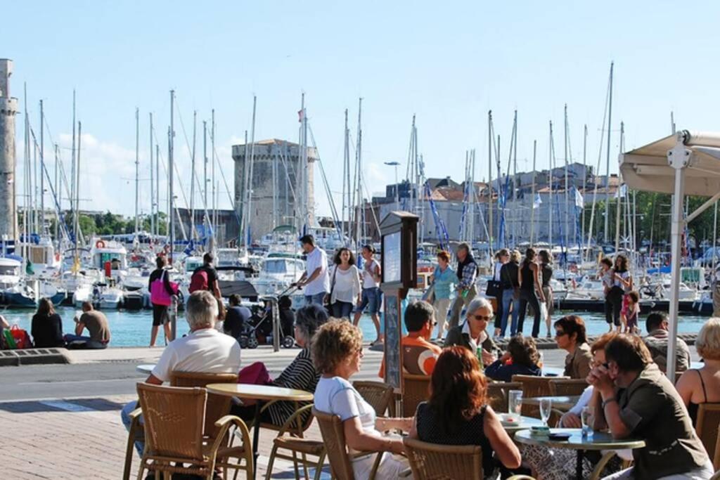 Superbe Duplex De 70M2 Avec 2 Chambres En Hyper Centre Au Calme Sur Cour Classe 3 Etoiles Avec Parking En Option La Rochelle  Exteriör bild