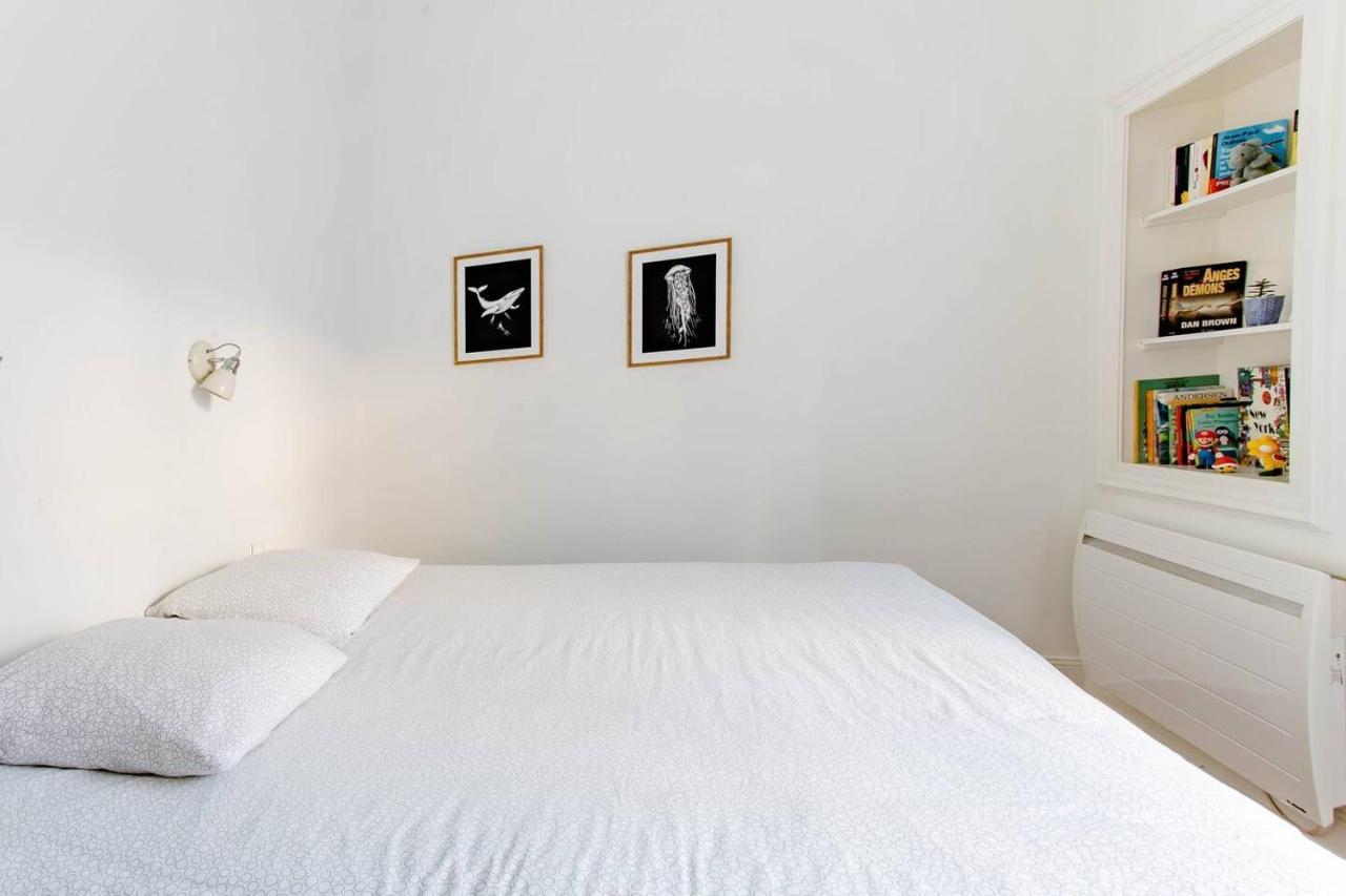 Superbe Duplex De 70M2 Avec 2 Chambres En Hyper Centre Au Calme Sur Cour Classe 3 Etoiles Avec Parking En Option La Rochelle  Exteriör bild