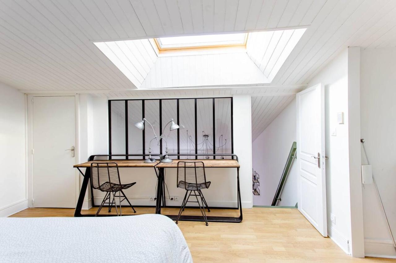 Superbe Duplex De 70M2 Avec 2 Chambres En Hyper Centre Au Calme Sur Cour Classe 3 Etoiles Avec Parking En Option La Rochelle  Exteriör bild