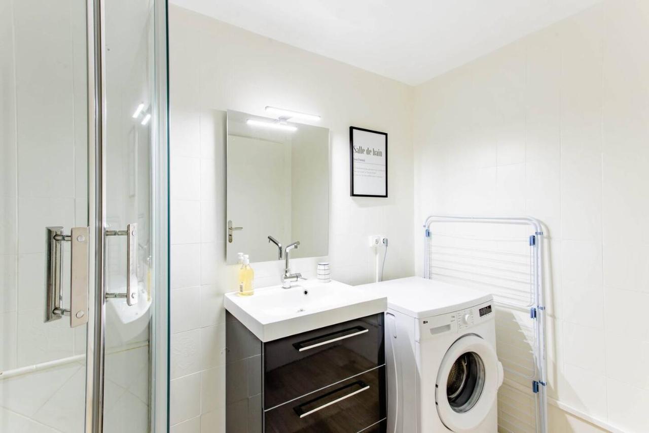 Superbe Duplex De 70M2 Avec 2 Chambres En Hyper Centre Au Calme Sur Cour Classe 3 Etoiles Avec Parking En Option La Rochelle  Exteriör bild
