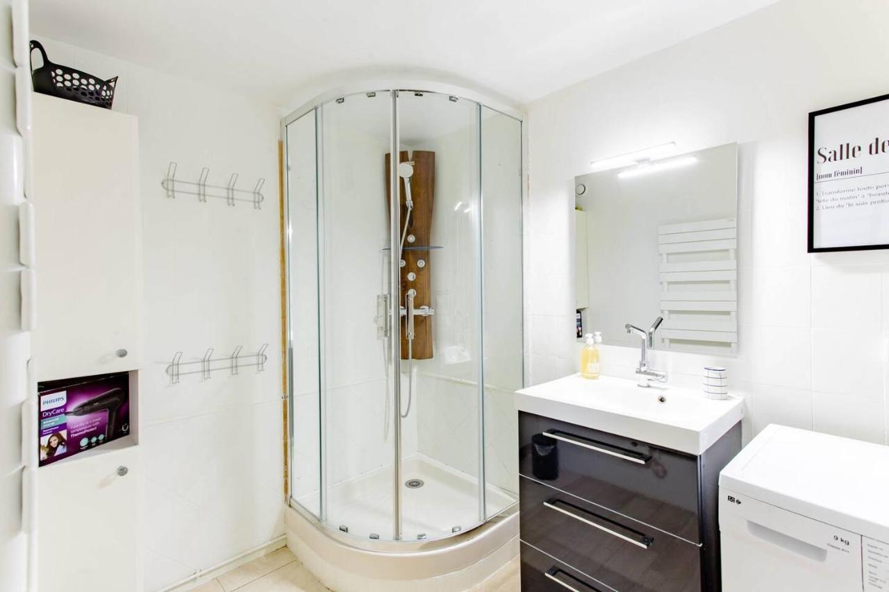 Superbe Duplex De 70M2 Avec 2 Chambres En Hyper Centre Au Calme Sur Cour Classe 3 Etoiles Avec Parking En Option La Rochelle  Exteriör bild