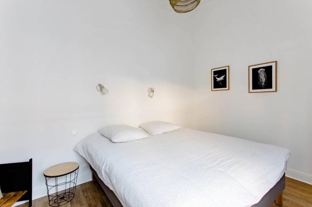 Superbe Duplex De 70M2 Avec 2 Chambres En Hyper Centre Au Calme Sur Cour Classe 3 Etoiles Avec Parking En Option La Rochelle  Exteriör bild