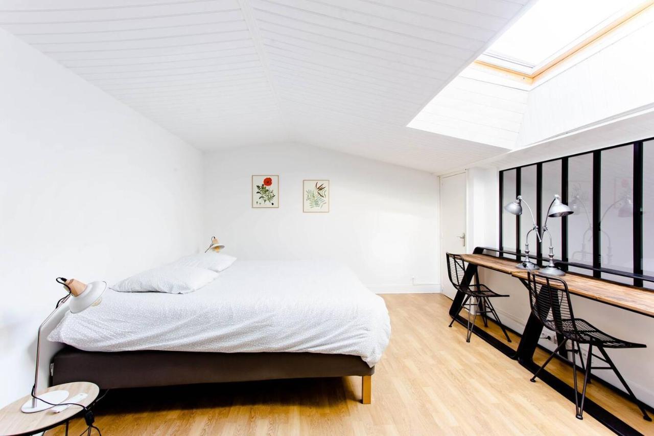 Superbe Duplex De 70M2 Avec 2 Chambres En Hyper Centre Au Calme Sur Cour Classe 3 Etoiles Avec Parking En Option La Rochelle  Exteriör bild